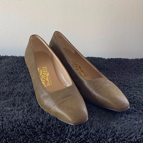 Salvatore Ferragamo Vintage Olive Green Pumps size 6 1/2 - Picture 2 of 8